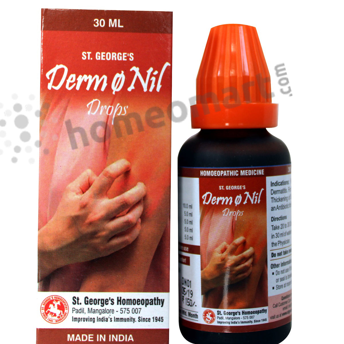 Jinsiy aloqada kichik kokraklar Leggingdagi mushukning fotosurati